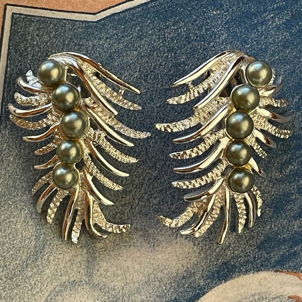 Vintage Sarah Coventry earrings silver tone